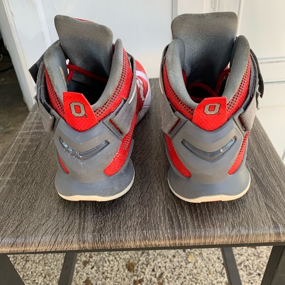 Nike - Picture 5 of 7